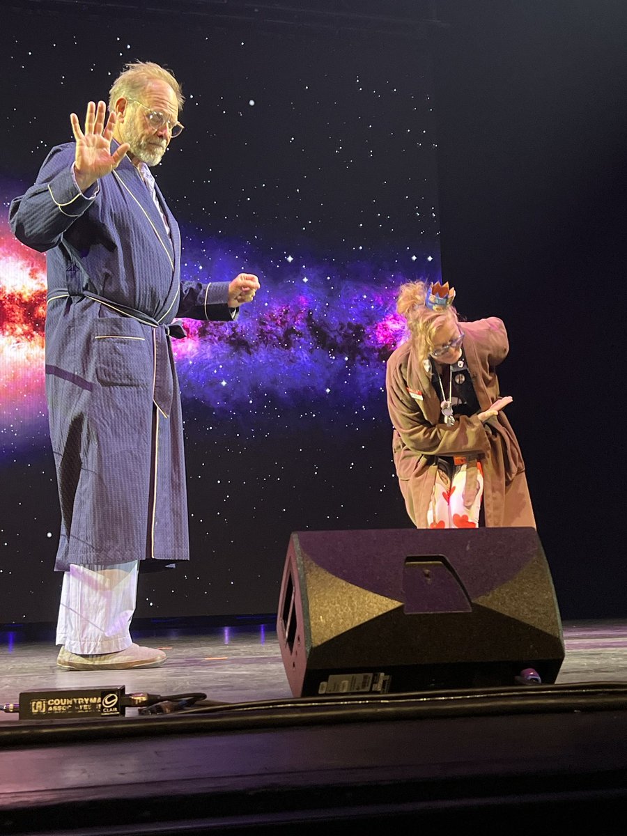 KosherVeruca's tweet photo. #AltonBrownLive #LastBite photo dump 

This experience was so incredible and the cherry on top of the sundae of nice things this man has done for a MEGA fan over a lot of years ❤ https://t.co/9lPcSEPNON