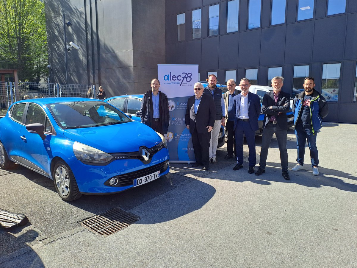DitVeye's tweet photo. 🎁Don d'une Clio réformée aux équipes de l'ALEC 78.  Ce véhicule sera utilisé par les collaborateurs de l'ALEC dans le cadre  de leurs mission d'accompagnement des communes du sud Yvelines dans  leur démarche de transition énergétique. https://t.co/1UW5wrgHvL