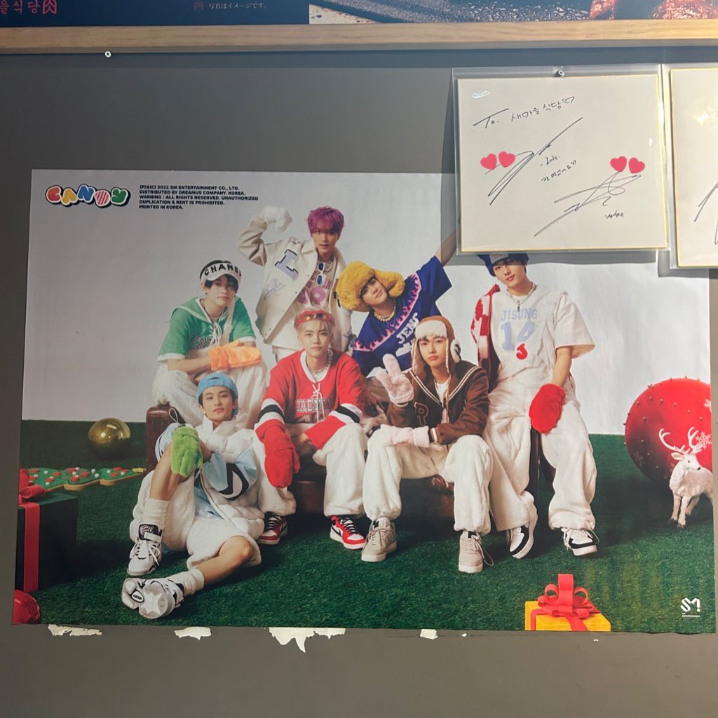 250406 NCTのマーク・ヘチャンがご来店‼️ サイン飾ってあります