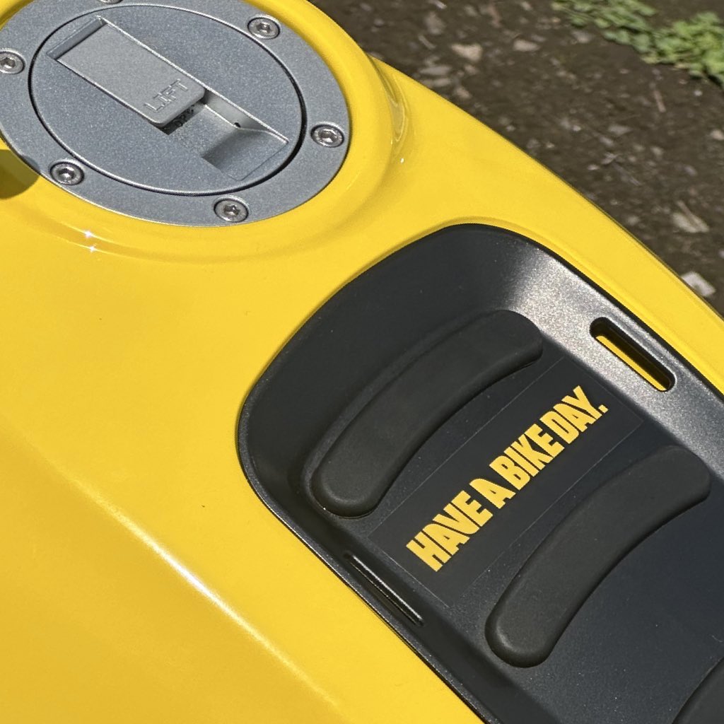 kaz_free's tweet image. 今日も今日とて #HaveABikeDay

暖かくなったねぇ〜🌸☺️

#FANTIC #ファンティック #CABALLERO #SCRAMBLER
#幸せの黄色いスクランブラー