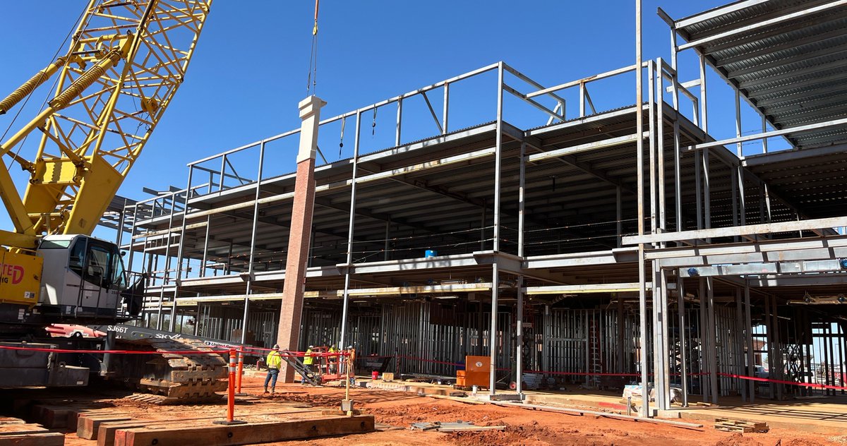 eclipsebbuilder's tweet image. Our project with All In Credit Union is making visible progress on the exterior, with concrete and brick precast panels now going up and roofing being installed.  While not as visible, interior construction is also in full swing, with framing and MEP rough-in underway. 
⁠