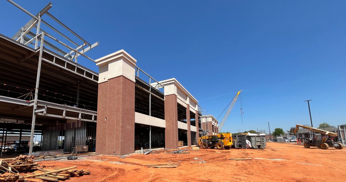eclipsebbuilder's tweet image. Our project with All In Credit Union is making visible progress on the exterior, with concrete and brick precast panels now going up and roofing being installed.  While not as visible, interior construction is also in full swing, with framing and MEP rough-in underway. 
⁠