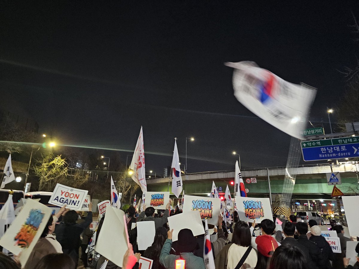 myulgongbong1's tweet photo. 여러분 오늘 윤어게인 행사 사진 영상들을 가급적 많이 올려주시고 많이 리트윗해주세요
트위터 뿐 아니라 각종 SNS에 퍼뜨려주세요 https://t.co/eYXHaY8EJ2