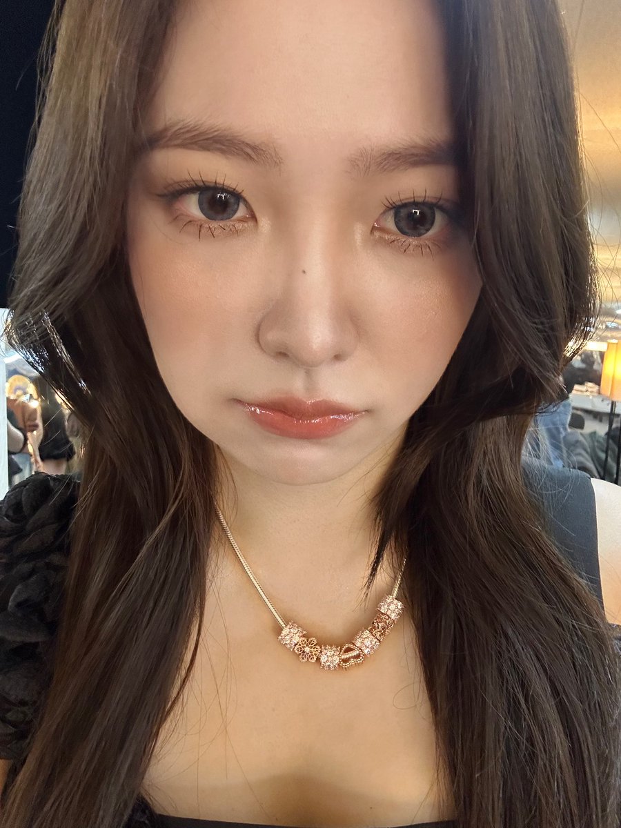 RZEDVELVET's tweet photo. Halo :3 https://t.co/CiDut4hI1Z