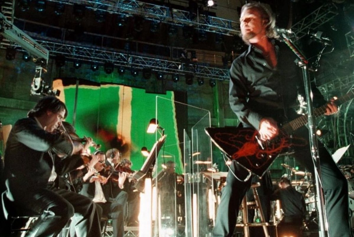 MetSince1981's tweet photo. 📆 En el año 2000, un día como hoy 08 de Abril, @Metallica & Michael Kamen reciben el Premio “Arthur M. Sochot Award”, por la excelencia del álbum en vivo “S&M”.
#Metallica #MichaelKamen #MetallicaSM #AlbumSM #SMAlbum #ArthurMSochotAward #METALLICASince1981 https://t.co/VhpCxqP5ib