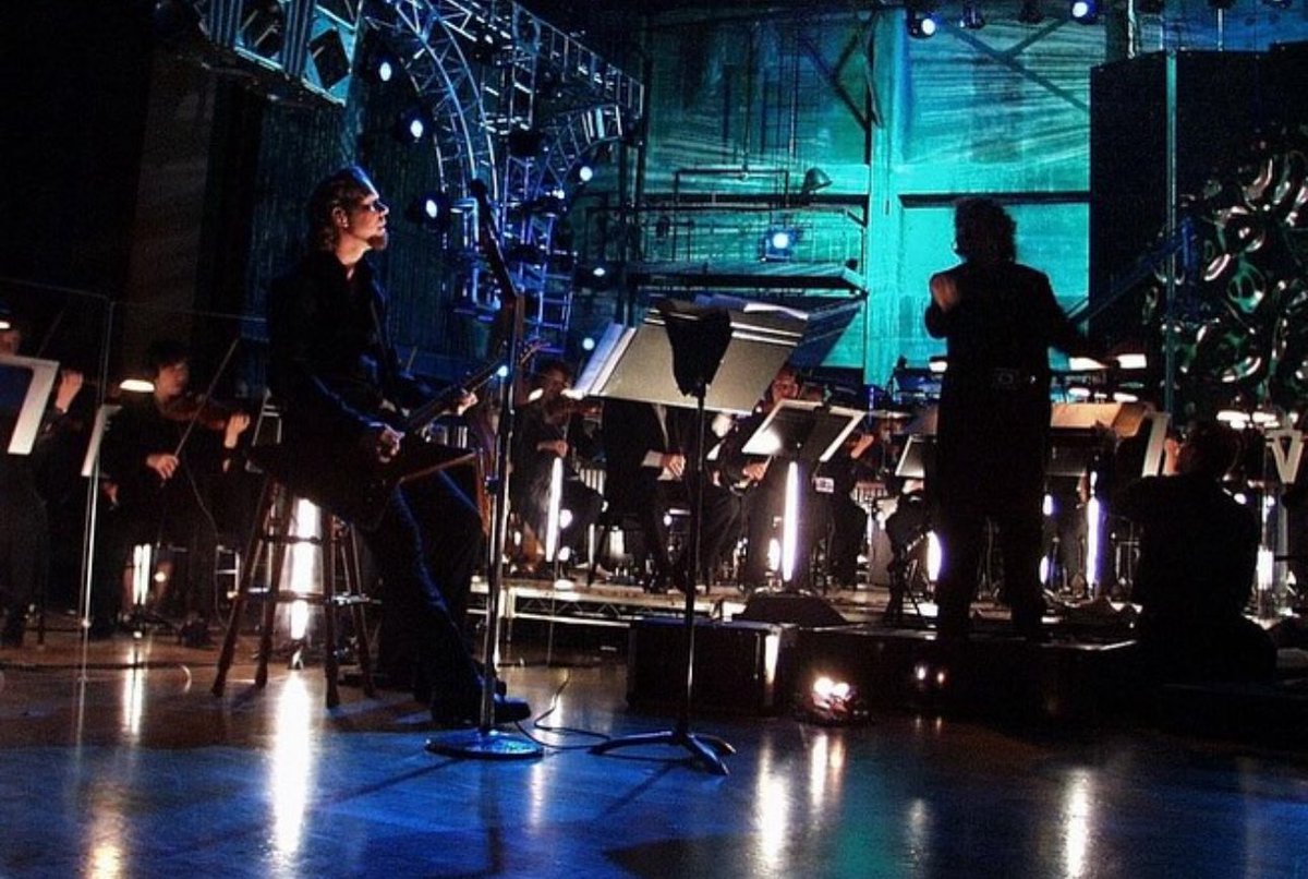 MetSince1981's tweet photo. 📆 En el año 2000, un día como hoy 08 de Abril, @Metallica & Michael Kamen reciben el Premio “Arthur M. Sochot Award”, por la excelencia del álbum en vivo “S&M”.
#Metallica #MichaelKamen #MetallicaSM #AlbumSM #SMAlbum #ArthurMSochotAward #METALLICASince1981 https://t.co/VhpCxqP5ib
