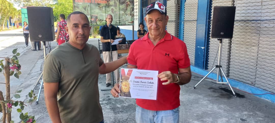 Se reconocen trabajadores destacados en el I Trimestre del año 2025.#DePieYCombatiendo