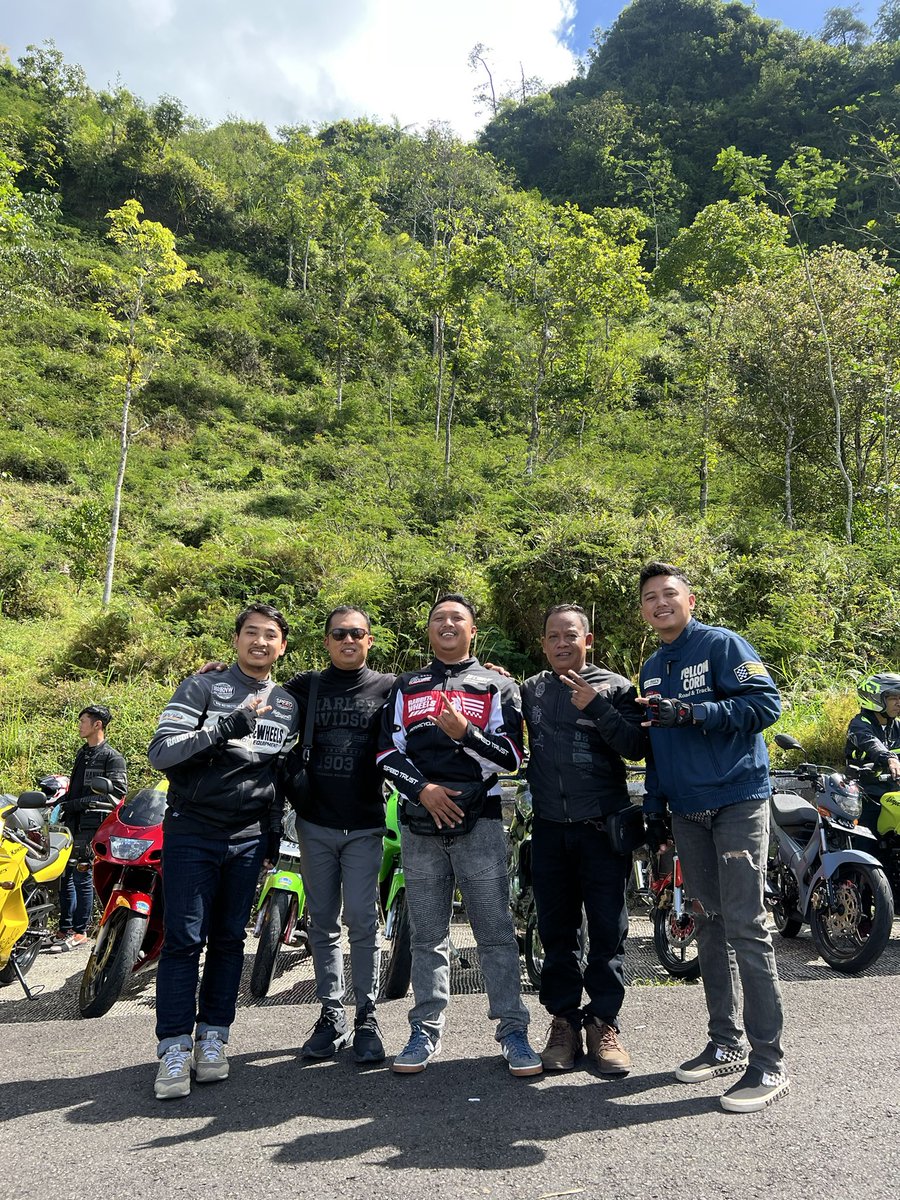 Endry_anc's tweet photo. Tipis tipis obat kangen 🍃 https://t.co/Ddi4obii3n