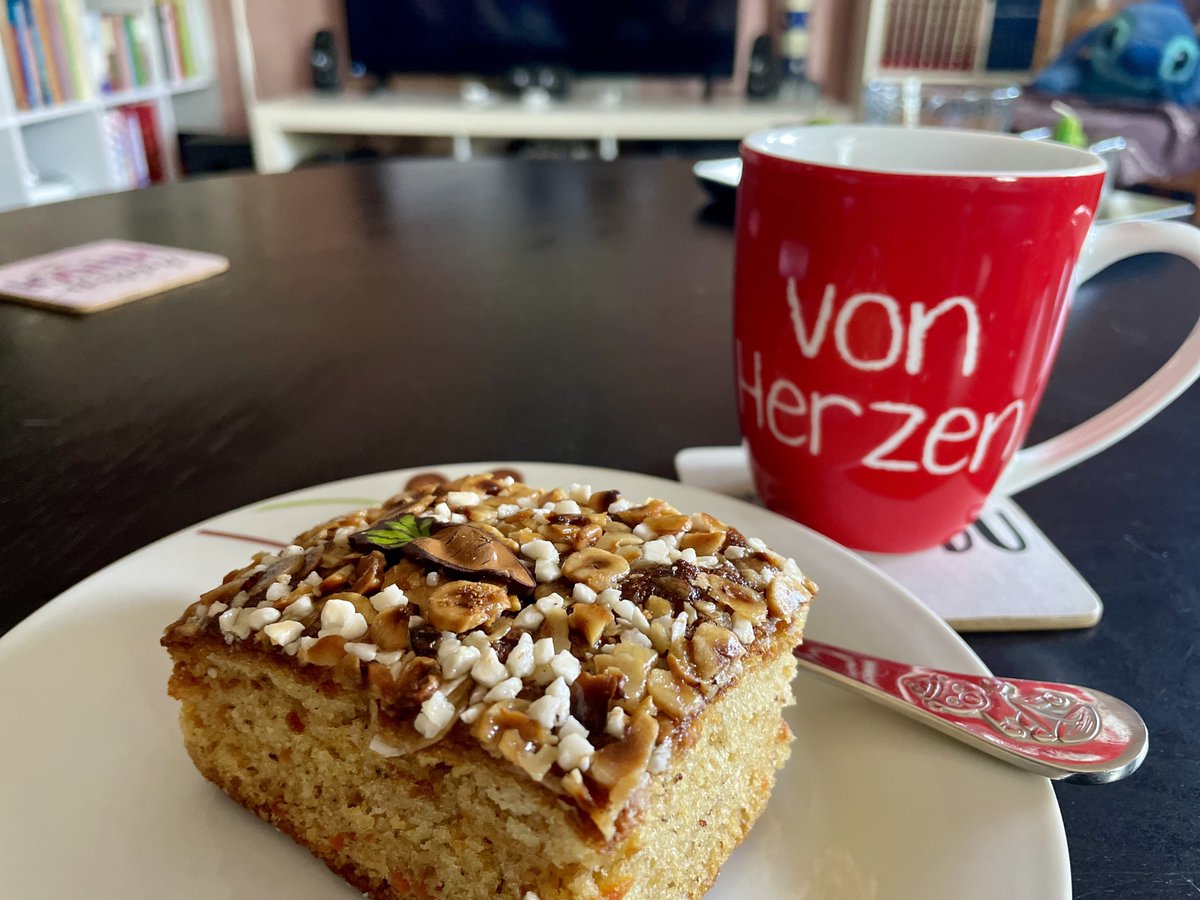 Nachttreue's tweet image. Back at Home 🏡

Kakao und 🥕Kuchen 😌 hab ich mir jetzt auch verdient. Halbe Stunde in der Röhre verbracht 🥴 Reicht dann auch. 

#Kuchenliebe #Foodstuff