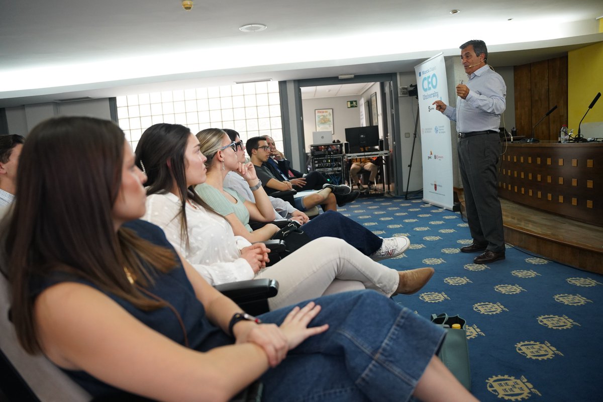 Murdiario's tweet photo. @ManuelPonceSan1 @JoseLujanRector @EconomicasUMU @Samuelbaixauli @PedroJ_Cuestas @UPCToficial @PwC_Spain @jacello @camaramurcia @JMVRUM @UMU @kessler_mathieu @AmbientalRM 🔵José Hernández Perona, director general de #Juver: "Los movimientos cooperativistas están en todos los sectores" #CEOUniversity

@UMU @JoseLujanRector @EconomicasUMU @Samuelbaixauli @PedroJ_Cuestas @UPCToficial @kessler_mathieu @PwC_Spain @jacello @camaramurcia @JMVRUM https://t.co/6oRItx3lQ8