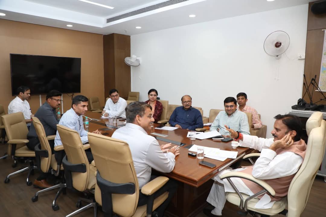 आज मंत्रालय भोपाल में लोक स्वास्थ्य एवं चिकित्सा शिक्षा विभाग के विभिन्न विषयों की विस्तृत समीक्षा की एवं बैठक में प्रदेश की स्वास्थ्य सेवाओं को और अधिक प्रभावी, सुलभ एवं जनोन्मुखी बनाने के लिए महत्वपूर्ण विषयों पर विस्तृत चर्चा की और आवश्यक निर्देश दिये।

यहां अनमोल 2.0 पोर्टल