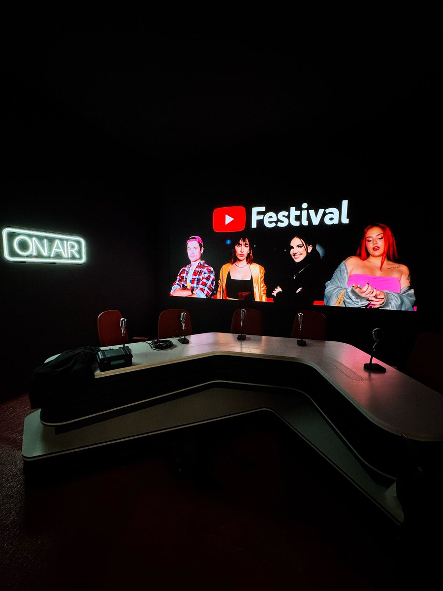 Estuvimos detrás de las cámaras en el #YouTubeFestival2025, haciendo lo que más nos apasiona: contar historias con imagen y sonido. 🎬❤️
 Un proyecto enorme, un equipo increíble.
 ¡Gracias por confiar en nosotras!
#YouTubeFestival2025 #ProducciónAudiovisual #AgoraNews