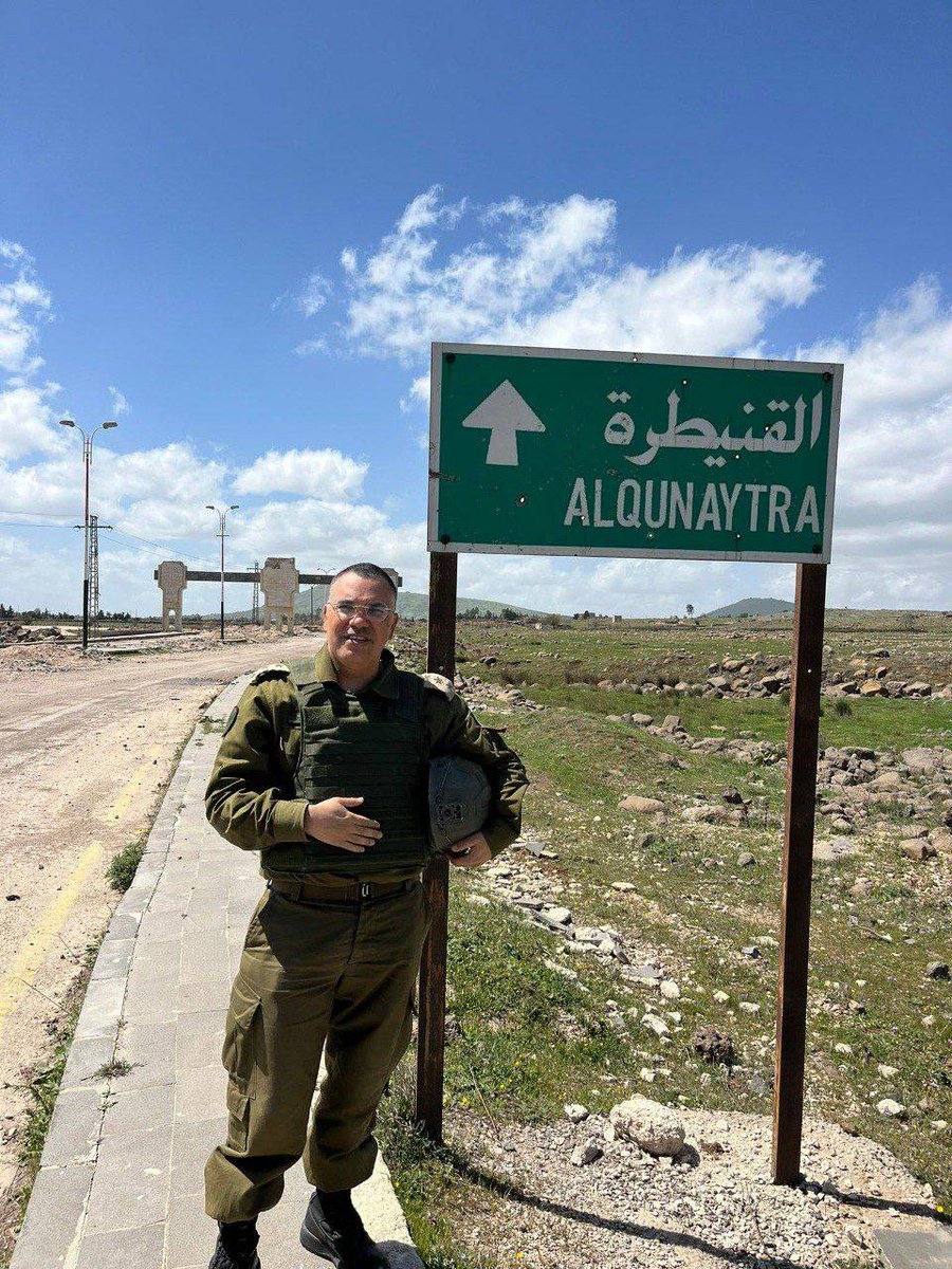 إعلام اسرائيلي ، تل ابيب تقترح تقسيم سوريا إلى مناطق نفوذ تحت رعاية دولية،
اميركا في الشرق
روسيا في الشريط الساحلي الغربي
تركيا في الشمال 
"إسرائيل" في الجنوب ، الدواعش بباقي المناطق السورية حتى يتم تشكيل حكومة منتخبة بعد عدة سنوات على الأرجح.
نبارك للعرب السنة هذا الانجاز