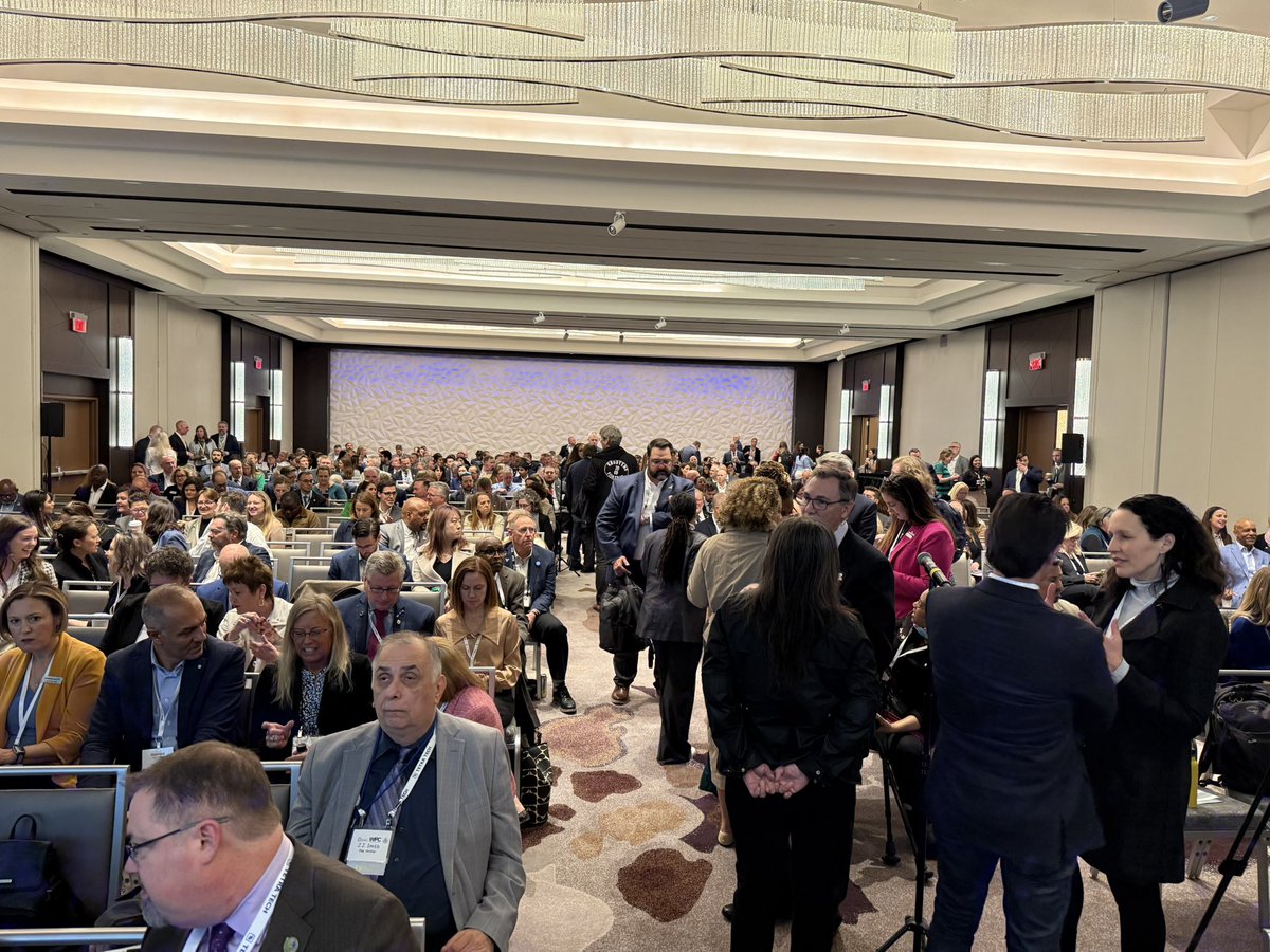 NACWA Pres. and Metro Water Recovery CEO Mickey Conway kicks off #H2OPolicyFlyIn25 with <a href="/dcwater/">DC Water</a> David Gadis welcoming 700+ water pros to DC: “Make this week about looking at the opportunities in front of us…it’s never been more important to speak as one voice as a sector.”