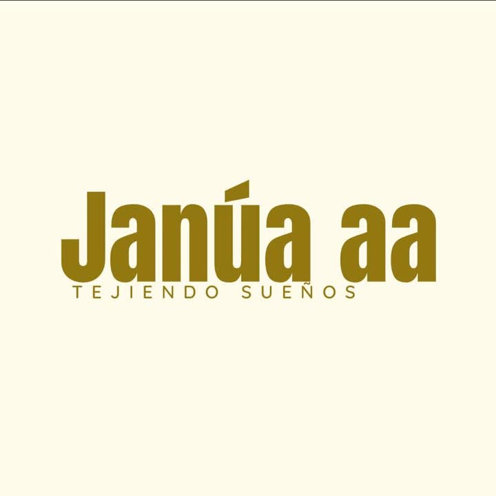 Lorennluna's tweet photo. Huipil antiguo
#artesaniatextil
#telar
#algodon
#huipil
#Tintesnaturales
#bordadoartesanal
#Oaxaca
#Mexicomagico
#hechoamano
#TextilesOaxaca
https://t.co/6MEehsVeMa https://t.co/jL6AuhmYjE