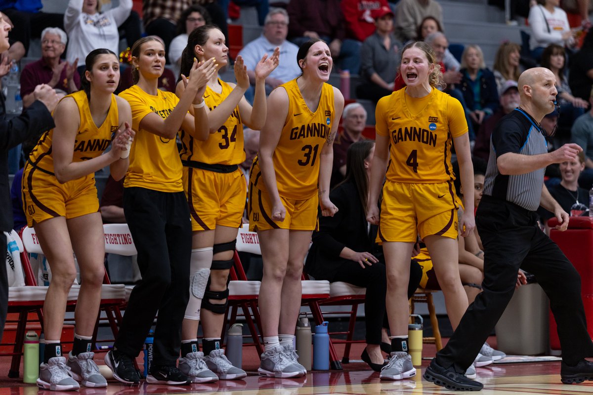 GannonWBB's tweet photo. Surround yourself with people who lift you up like this 🤝❤️ https://t.co/dNY8DpnVxA