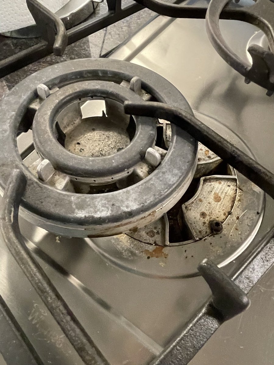 ConsortCourtW8's tweet photo. Renting from @Hamptons1869 think again!
Lied about of the amount of #noise
The conditions the flat was handed over. Dirty, broken shelves &amp; furniture, leaking bath, broken tap and the worse Dogde wires got electrocuted 
Worse agency ever
#W8 #kensington #london #wrightslane #UK https://t.co/Lgt8TfQxrm
