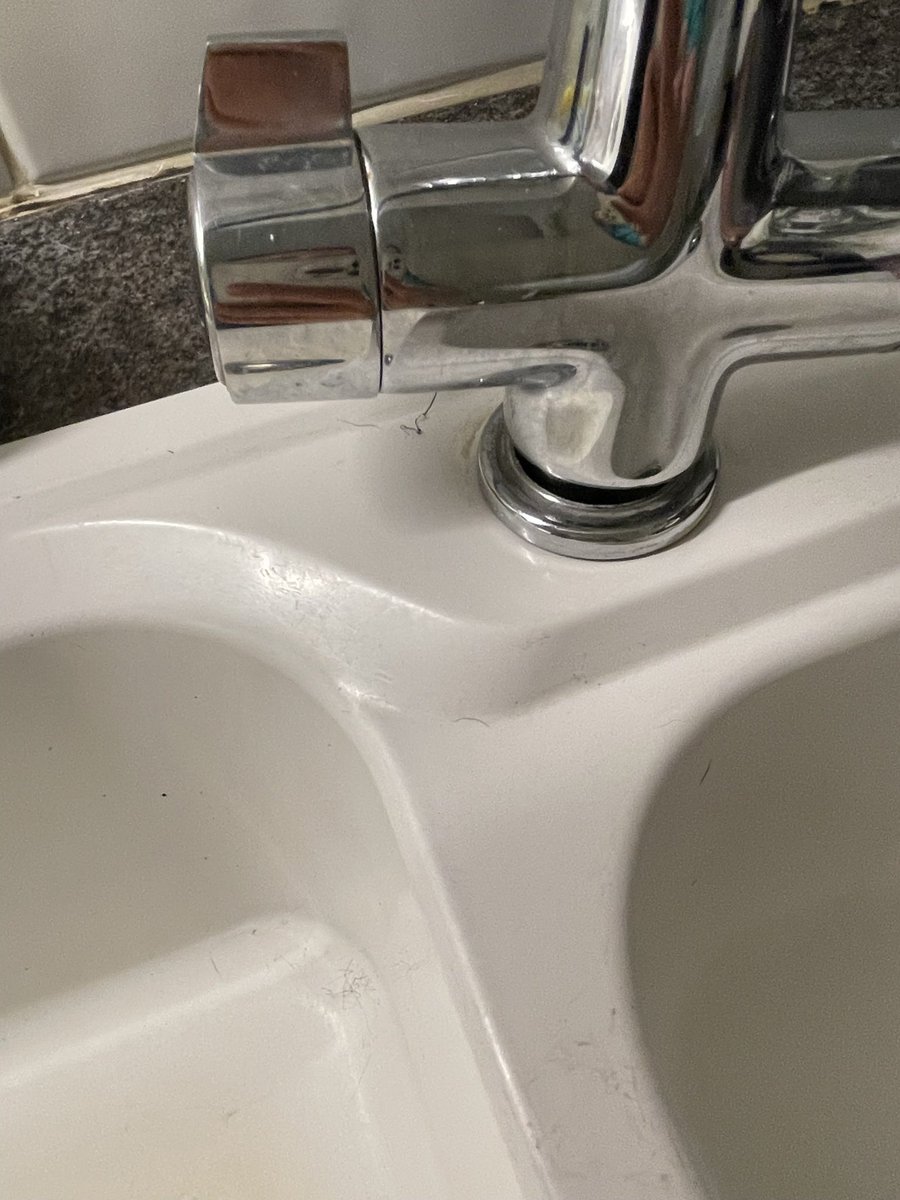 ConsortCourtW8's tweet photo. Renting from @Hamptons1869 think again!
Lied about of the amount of #noise
The conditions the flat was handed over. Dirty, broken shelves &amp; furniture, leaking bath, broken tap and the worse Dogde wires got electrocuted 
Worse agency ever
#W8 #kensington #london #wrightslane #UK https://t.co/Lgt8TfQxrm