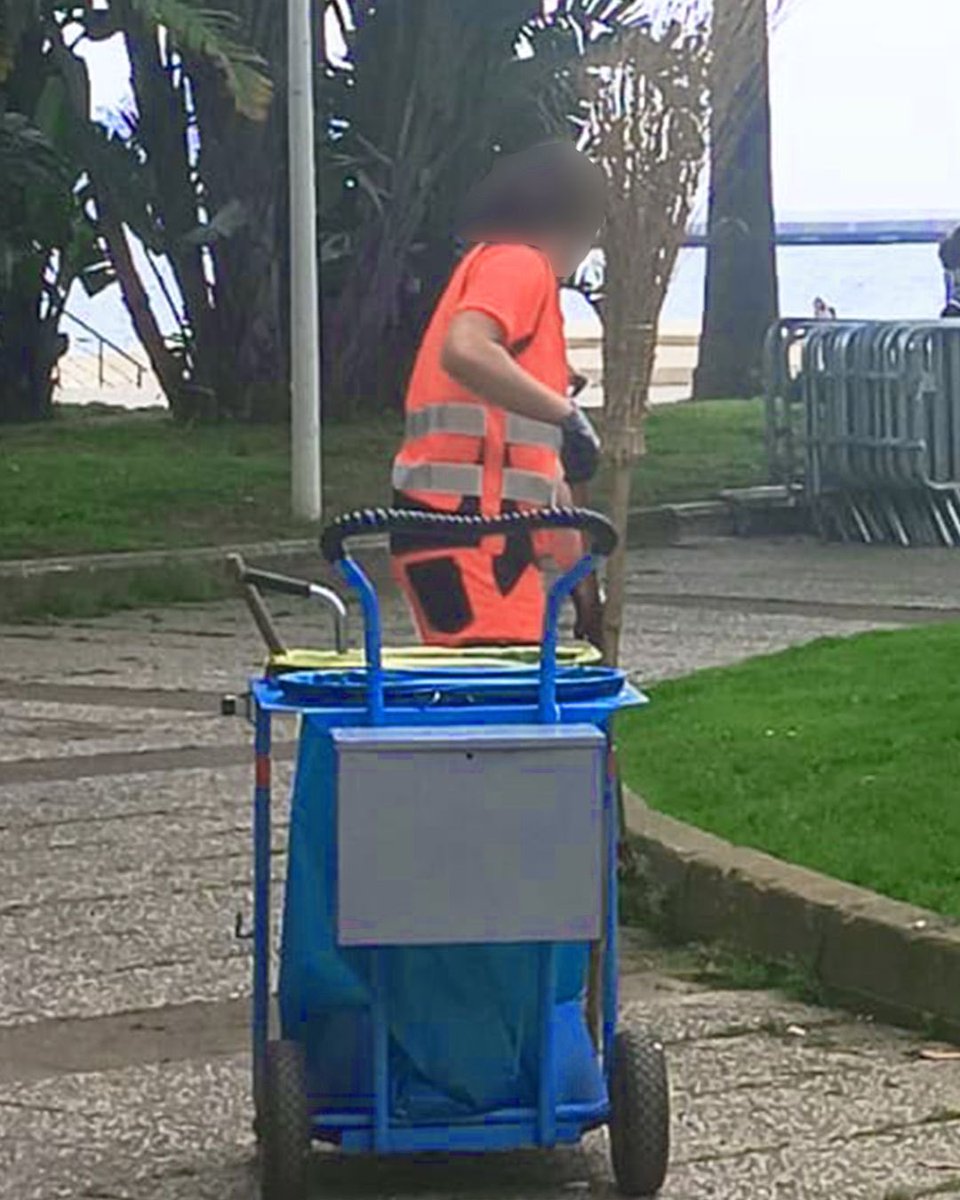 davidlisnard's tweet photo. Aujourd’hui, le premier lycéen concerné par des travaux d’intérêt général au sein des services municipaux, à la suite d’un conseil de discipline, a intégré le service Propreté urbaine de la #MairiedeCannes durant ses vacances scolaires afin d’y effectuer sa sanction. Un autre élève est également attendu demain. 

Cette mesure responsabilisante, à la fois immédiate, concrète, marquante et utile à la collectivité permet de rappeler l’importance du respect des règles, de favoriser une prise de conscience réelle et de réinscrire ces jeunes dans une logique civique.

Que cette expérience soit révélatrice pour chacun d’eux et les aide à retrouver le droit chemin.