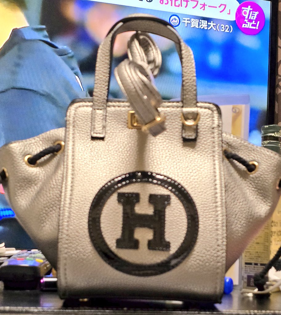 kenken_333777's tweet photo. この間熱海に行った時に入ったブティックで断りきれず買ってしまったこのバック誰か欲しい人欲しい人いますか？マチあります。これは女性限定だね｡このポストをリポストして「欲しい」と入れて下さい https://t.co/UBXp0Sm1t3