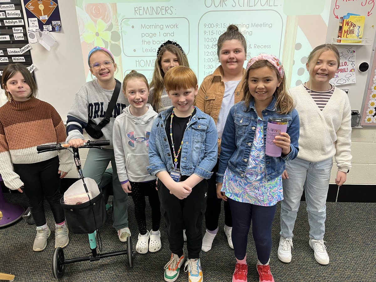 TeacherMrsA3rd's tweet image. Role reversal day at school: Students came dressed as teachers, and teachers showed up as students! The halls have never looked more hilarious! #DressUpDay #GoGullLake #GLCSryan