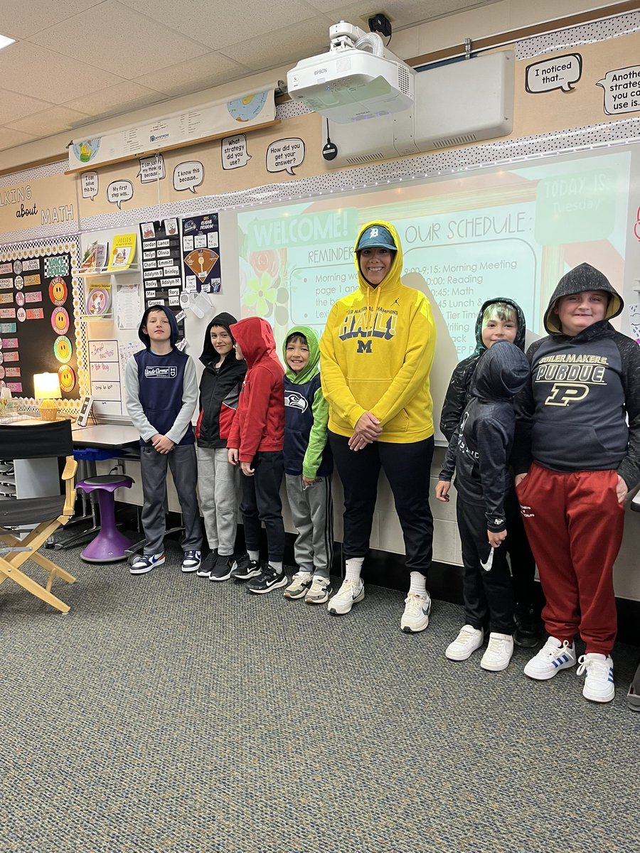 TeacherMrsA3rd's tweet image. Role reversal day at school: Students came dressed as teachers, and teachers showed up as students! The halls have never looked more hilarious! #DressUpDay #GoGullLake #GLCSryan