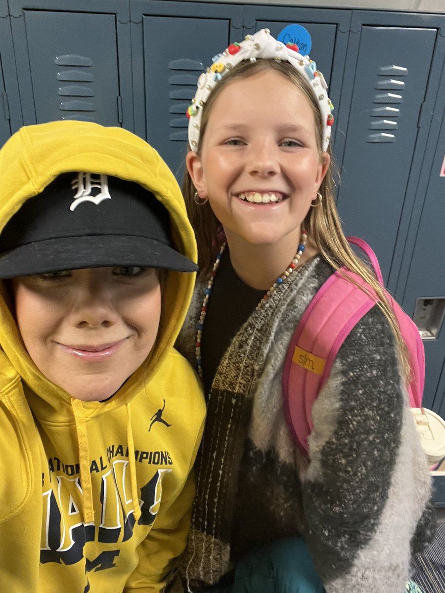 TeacherMrsA3rd's tweet image. Role reversal day at school: Students came dressed as teachers, and teachers showed up as students! The halls have never looked more hilarious! #DressUpDay #GoGullLake #GLCSryan