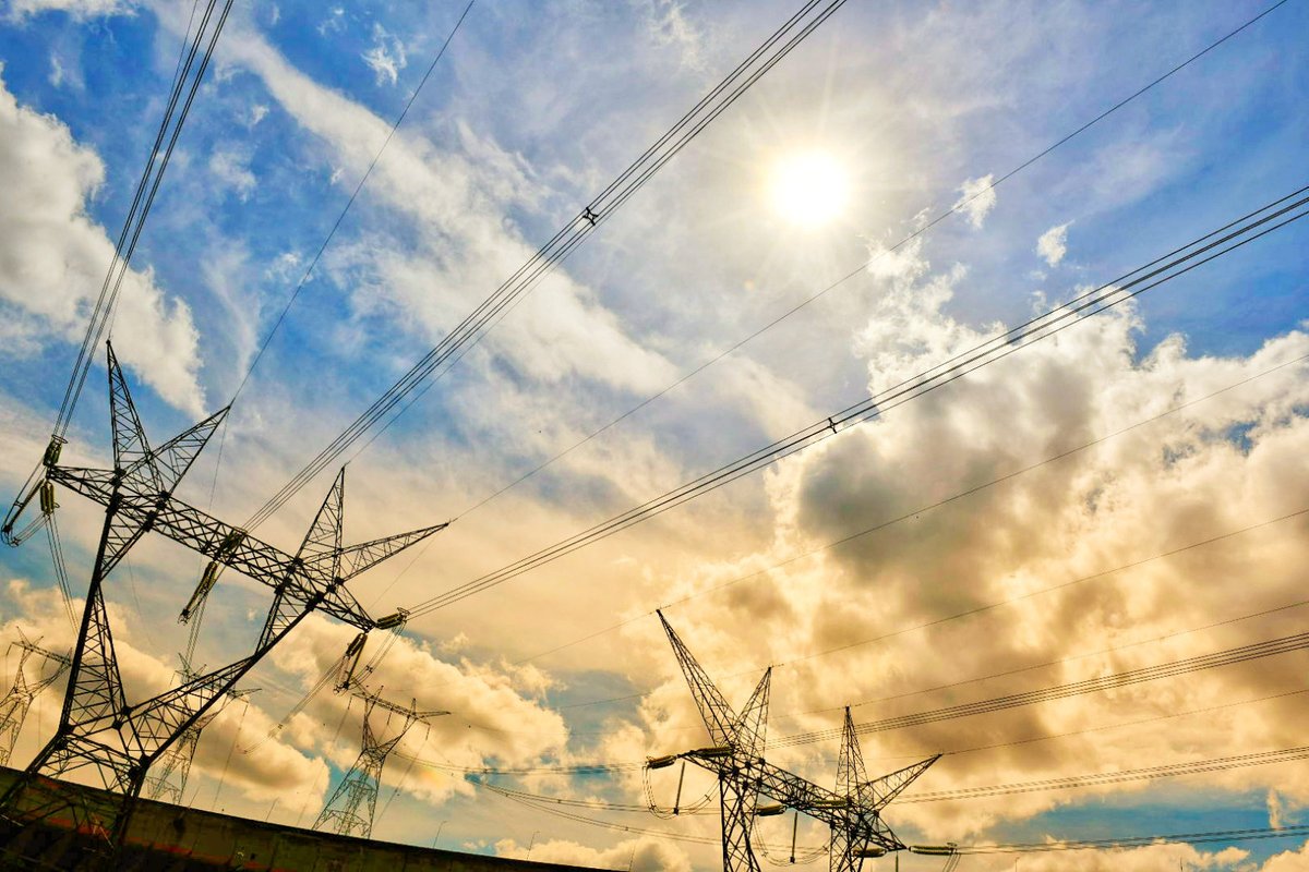 itaipuparaguay's tweet photo. ⚡💡 En el primer trimestre de este año, la Central Hidroeléctrica ITAIPU suministró al país 6.382 GWh de energía eléctrica a través de la ANDE, permitiendo de esta manera que el servicio de electricidad llegue a los hogares, las industrias y empresas del país.

⚡💡 ¡ITAIPU, motor del desarrollo con rostro humano!

Leé aquí 👉 https://t.co/dzYWpFOXB3