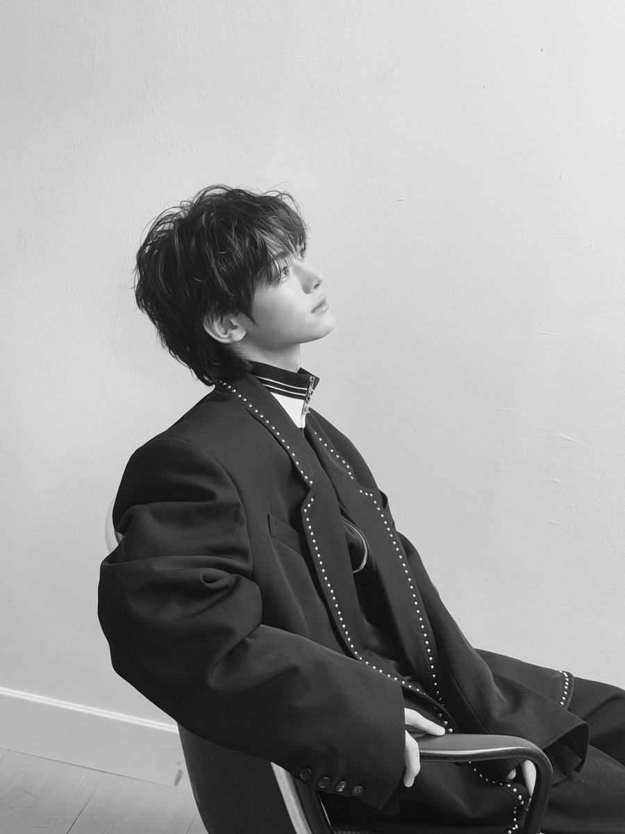 250408 위버스 포스트 #한진 

42마음의 그boY맞나요?
是42心里那个boY吗？