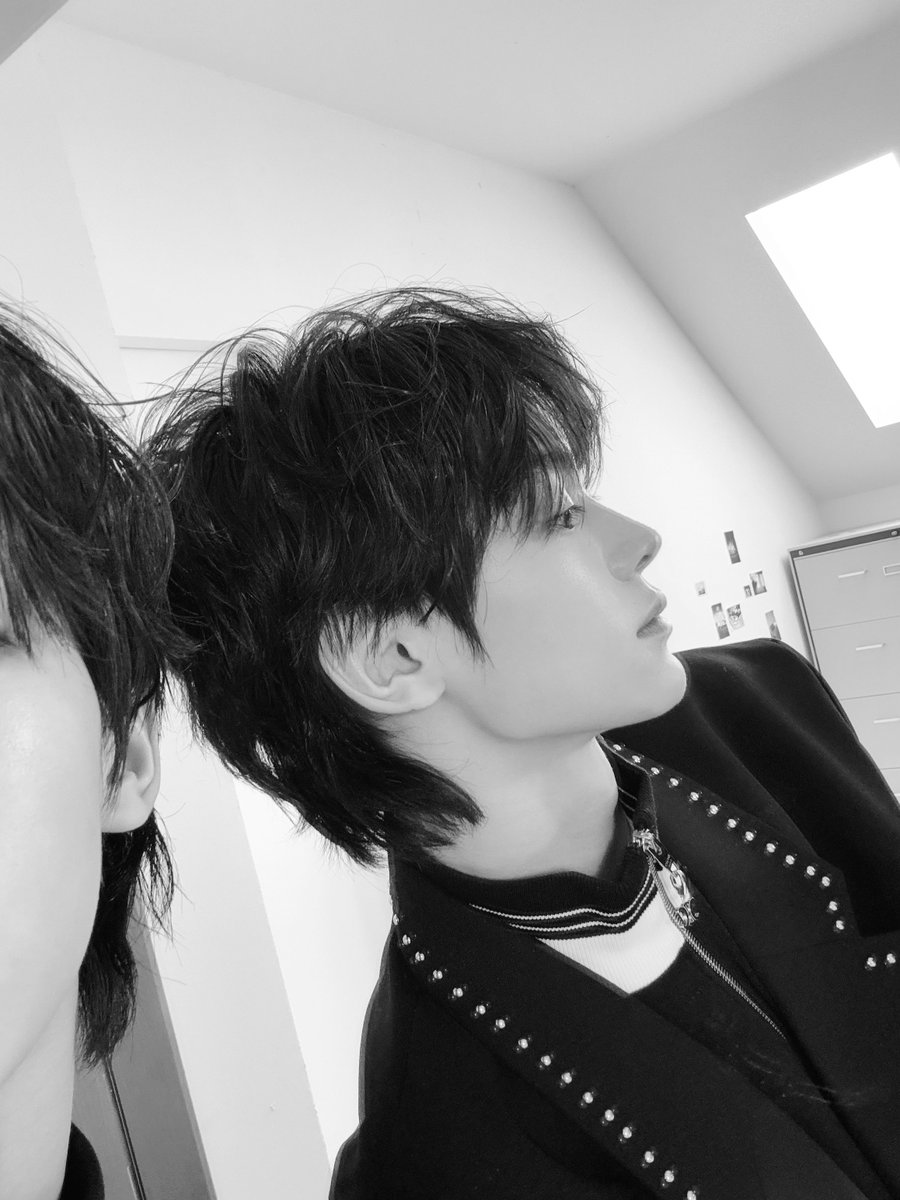 ep15z's tweet photo. 250408 위버스 포스트 #한진 

42마음의 그boY맞나요?
是42心里那个boY吗？ https://t.co/ra2lLkg2QA