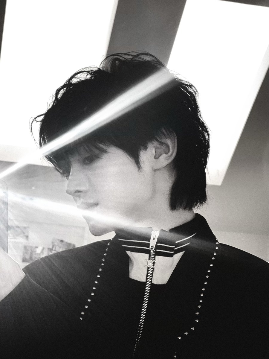 ep15z's tweet photo. 250408 위버스 포스트 #한진 

42마음의 그boY맞나요?
是42心里那个boY吗？ https://t.co/ra2lLkg2QA