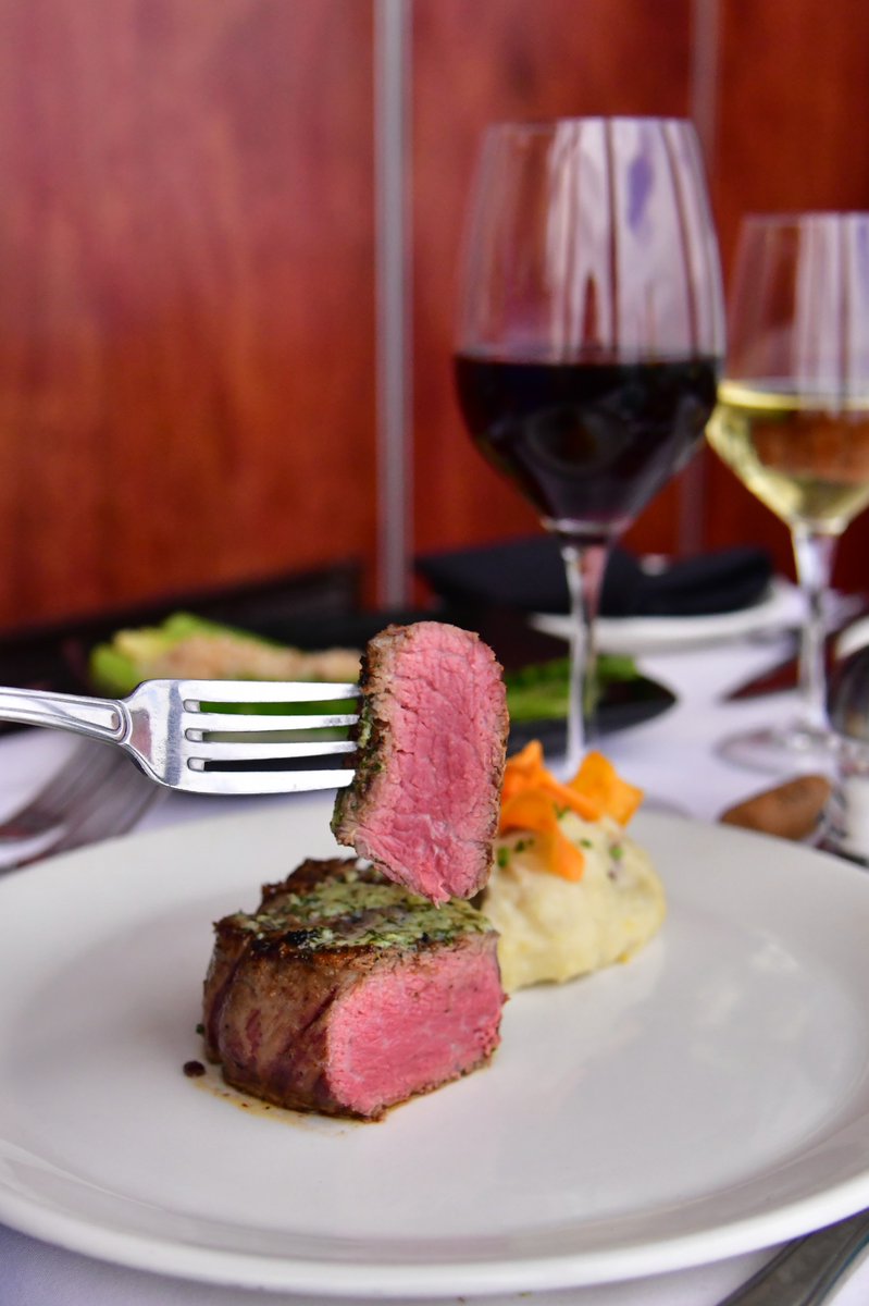It's been too long since you've enjoyed a dinner like this at <a href="/ChartHouseRest/">Chart House</a>.🥩🍷