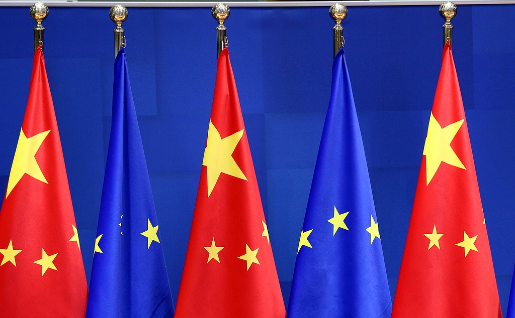 El Primer Ministro chino Li Qiang mantuvo una conversación telefónica con la Presidenta de la Comisión Europea Ursula von der Leyen. Ambos creen que el abuso arancelario de EEUU ha causado severo impacto en el comercio internacional, y acordan estrechar cooperaciones entre China