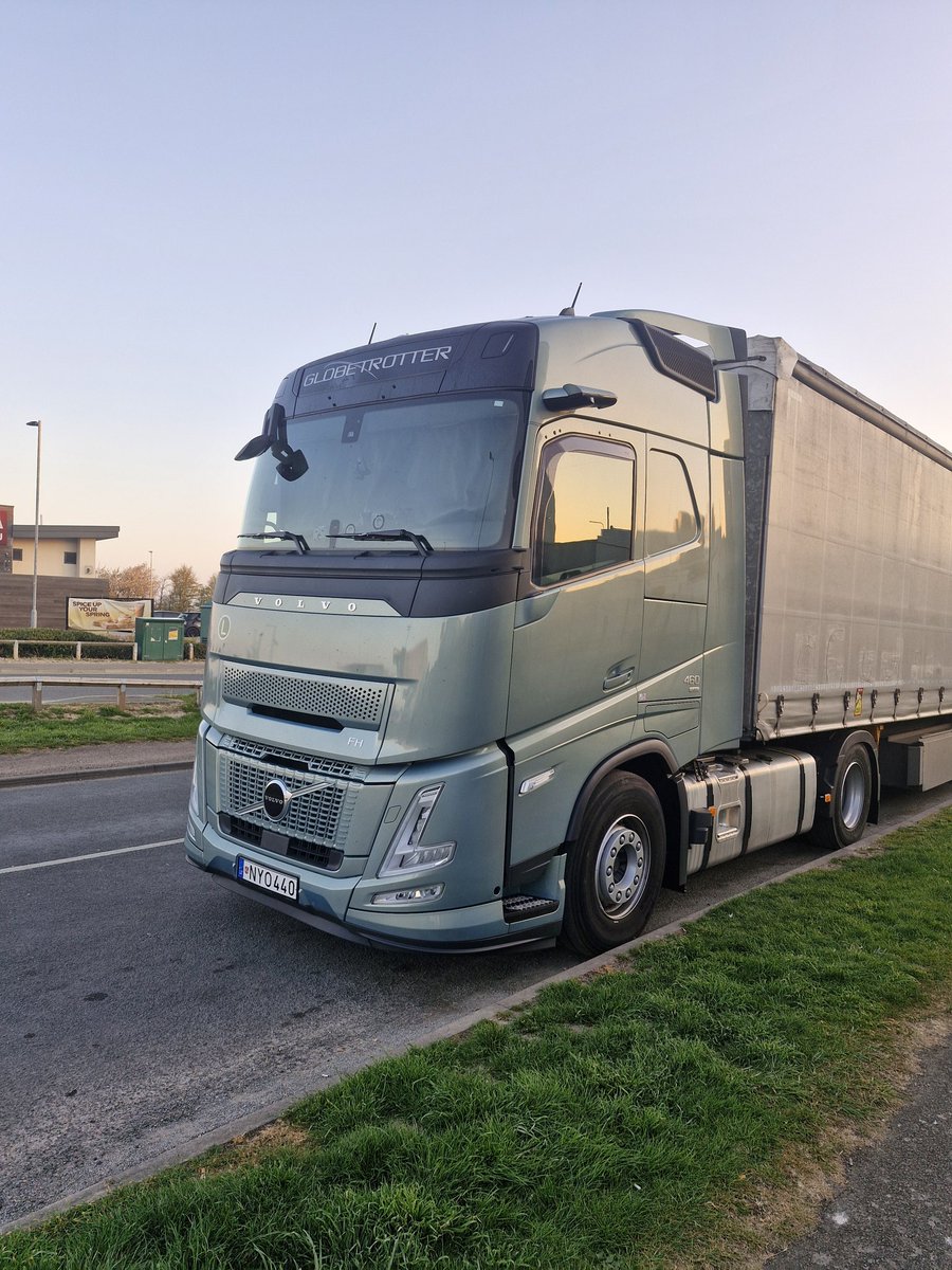 Spotted the new volvo this morning 😍👌 <a href="/VolvoTrucksUK/">Volvo Trucks UK</a>