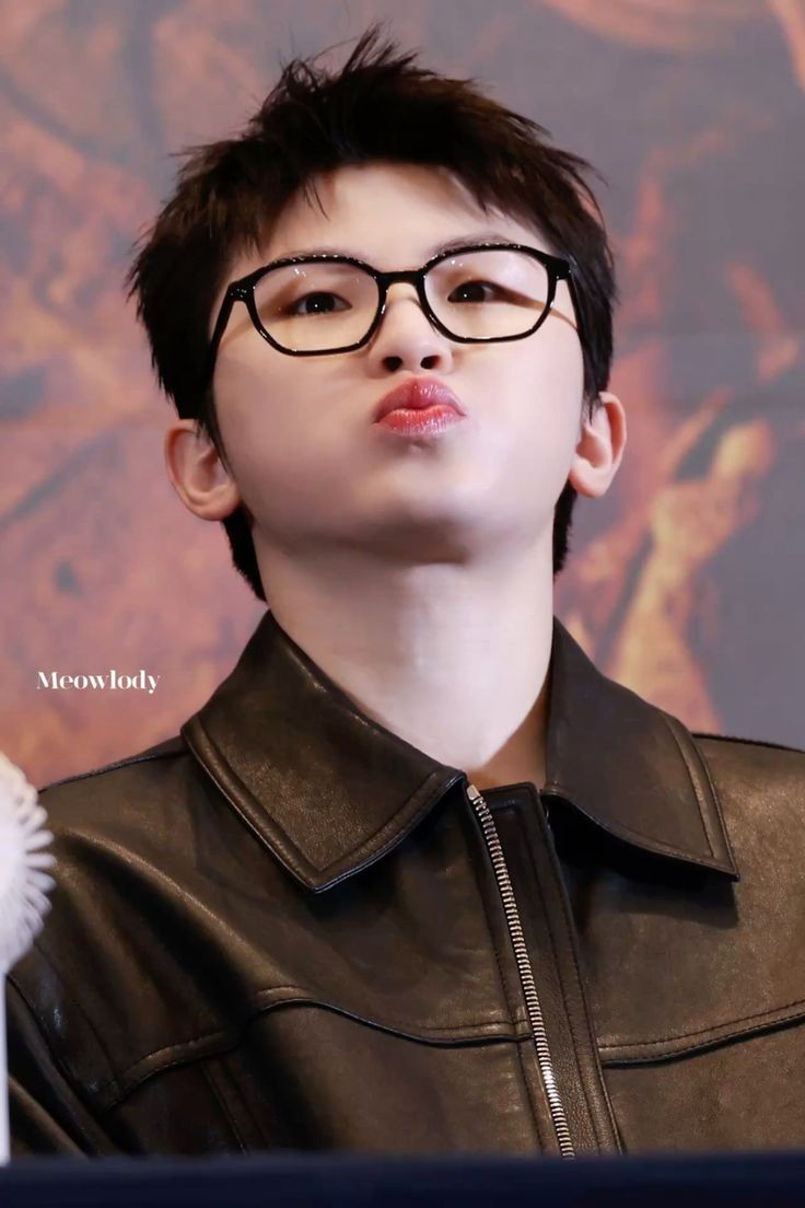 woozihourly_'s tweet photo. #우지 #WOOZI #세븐틴 #SEVENTEEN @pledis_17 https://t.co/wf0lpWLmey