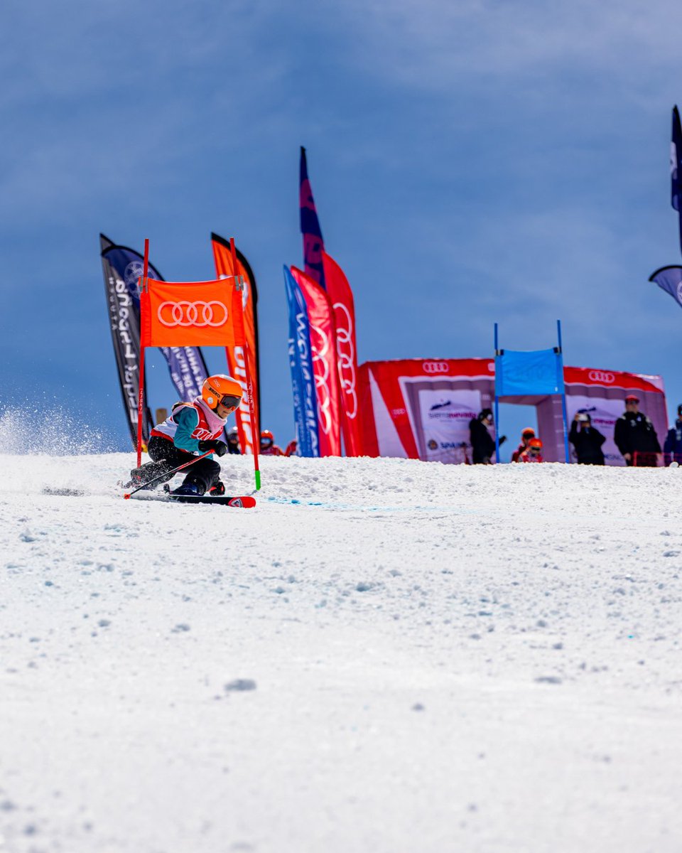 AudiquattroCup's tweet photo. 🏔️ @websierranevada  puso el broche de oro a una temporada inolvidable.

Última parada, última bajada… y una jornada llena de emoción, velocidad y pasión por el esquí.

Así se vivió el gran final de la #AudiquattroCup 🎿

#ThisIsAudi #SpainSnow @audispain https://t.co/BXC3Kbu3VU