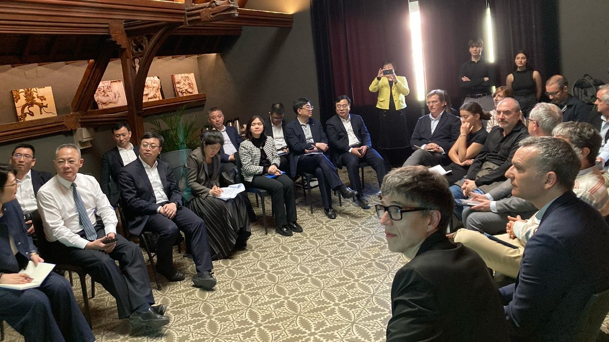 Aquesta tarda s'està celebrant una trobada entre diferents empreses del Clúster Audiovisual de Catalunya i una delegació d'empreses xineses de la provincia de Jilin. 🤝🇨🇳 cc <a href="/ICEX_/">ICEX</a> 

📍<a href="/CasaAmatller/">Casa Museu Amatller</a>