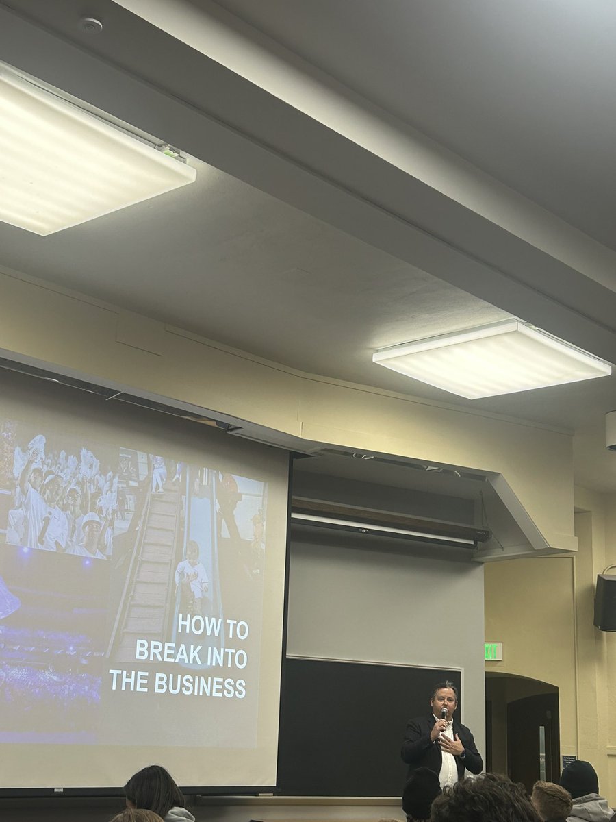 EllaSHarrison's tweet photo. It was a pleasure listening and having the opportunity talking to @richardmfrank, @Orioles, speak to professor @PSUPoorman COMM 170 Sports Industry class at @PSUBellisario this morning! I was extremely impressed by Richard, a Penn State Alumni! #COMM170 https://t.co/DhaAuXhRIr