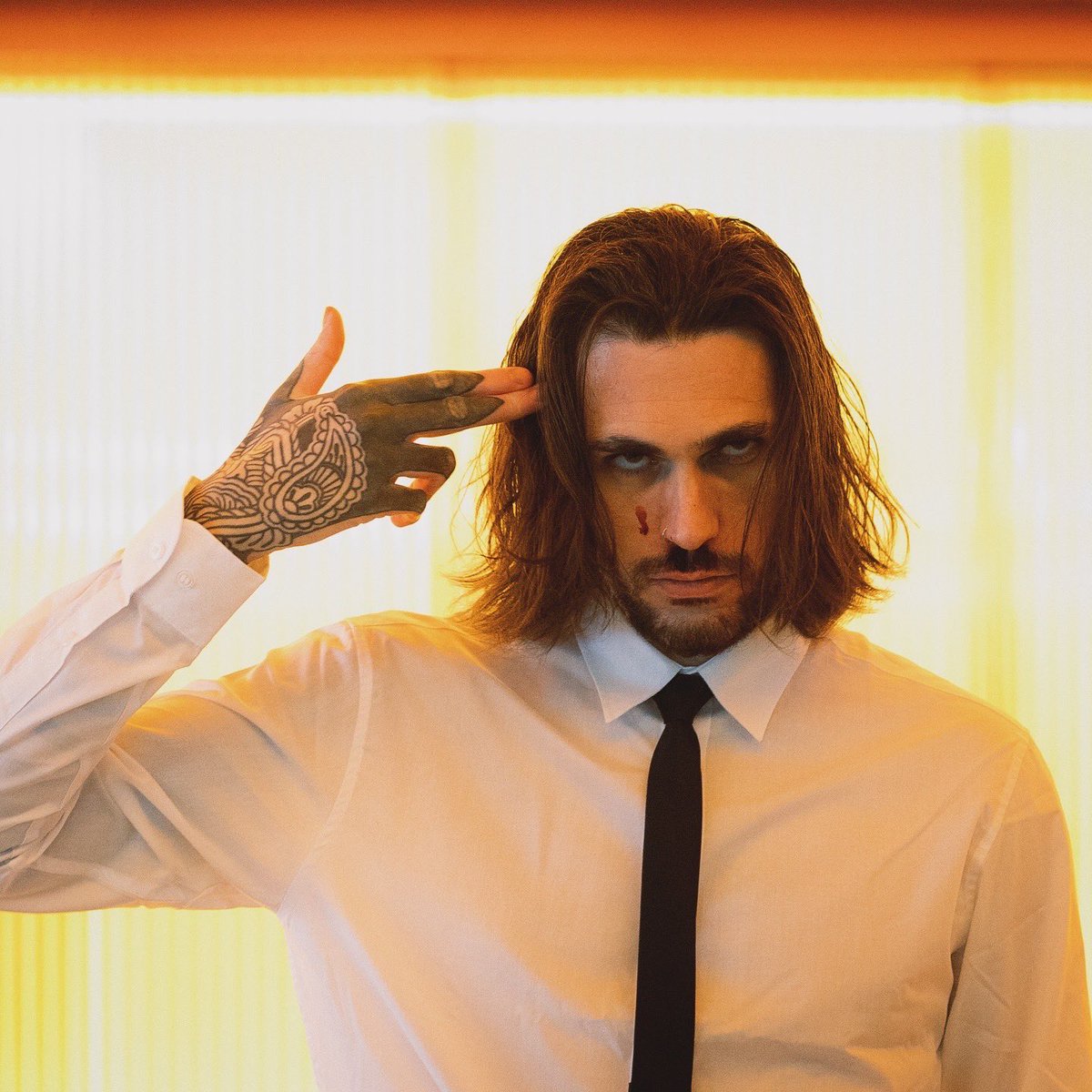 alvan_music's tweet photo. Mon travail en 4 photos ☺️

1. Transpirer
2. Imaginer
3. Séduire
4. Vendre

Quel est mon travail ? 🤔

#alvan #voyou #loup #art #photo #tattoo #inked #trendy #fyp #rock #vintage #guitar #model #pourtoi #frenchie #fashionmodels https://t.co/9FQ6I2n271