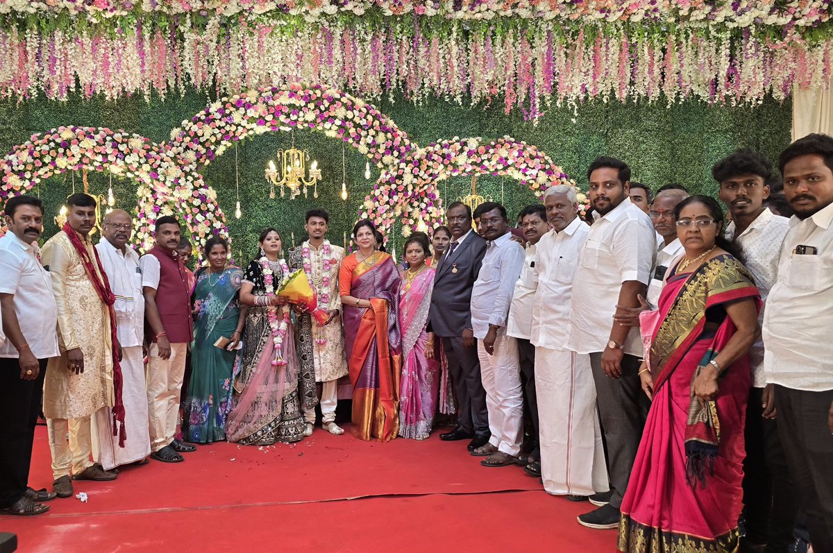 Sowmiyanbumani's tweet photo. இன்று, காஞ்சிபுரம் மாவட்டம், படப்பை கரசங்கால் ஹர்ஷா கார்டனில் நடைபெற்ற, செங்கல்பட்டு வடக்கு மாவட்ட தலைவர் க.பச்சையப���பன் நாயக்கர் - ப.லதா அவர்களின் மகன் ப.அருண்குமார் - அ.ரம்யா இணையரின் திருமண வரவேற்பு விழாவில் பங்கேற்று வாழ்த்திய போது.! 

இந்நிகழ்ச்சியில் செங்கல்பட்டு வடக்கு மாவட்ட செயலாளர் நிர்மல் குமார், காஞ்சிபுரம் கிழக்கு மாவட்ட செயலாளர் ஹரிகிருஷ்ணன், திருவண்ணாமலை மேற்கு மாவட்ட செயலாளர் பாண்டியன், பசுமைத் தாயகம் மாநில துணை செயலாளர் நா.கண்ணன், மாநில மகளிர் சங்க துணைத் தலைவர் கஸ்தூரி, மாநில செயற்குழு உறுப்பினர் சீனிவாசன், காஞ்சிபுரம் கிழக்கு மாவட்ட செயற்குழு உறுப்பினர் சடகோபன், குன்றத்தூர் வடக்கு ஒன்றிய செயலாளர் தேவேந்திரன், மேடவாக்கம் ஒன்றிய செயலாளர் குமார், அவர்கள் உள்ளிட்ட பாமக நிர்வாகிகள் உடனிருந்தனர்.!