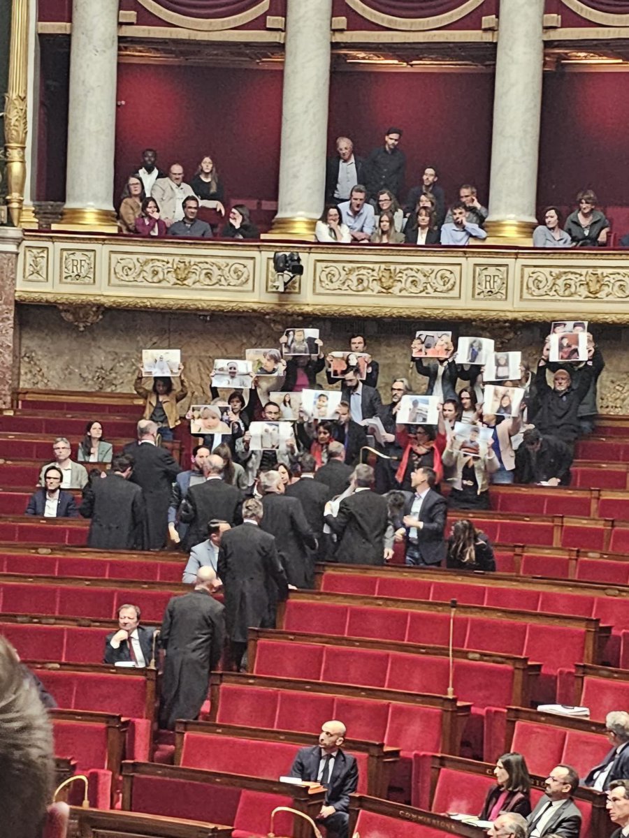JulienOdoul's tweet photo. Une fois encore, l’extrême gauche bordélise l’Assemblée nationale en instrumentalisant les enfants de #Gaza. 
Où sont les photos des enfants #Bibas, enlevés, torturés et tués par vos « résistants islamistes » @CaronAymericoff ?

#LFI est l’infâme porte-voix du #Hamas !

#DirectAN https://t.co/hZLdbdL4mT