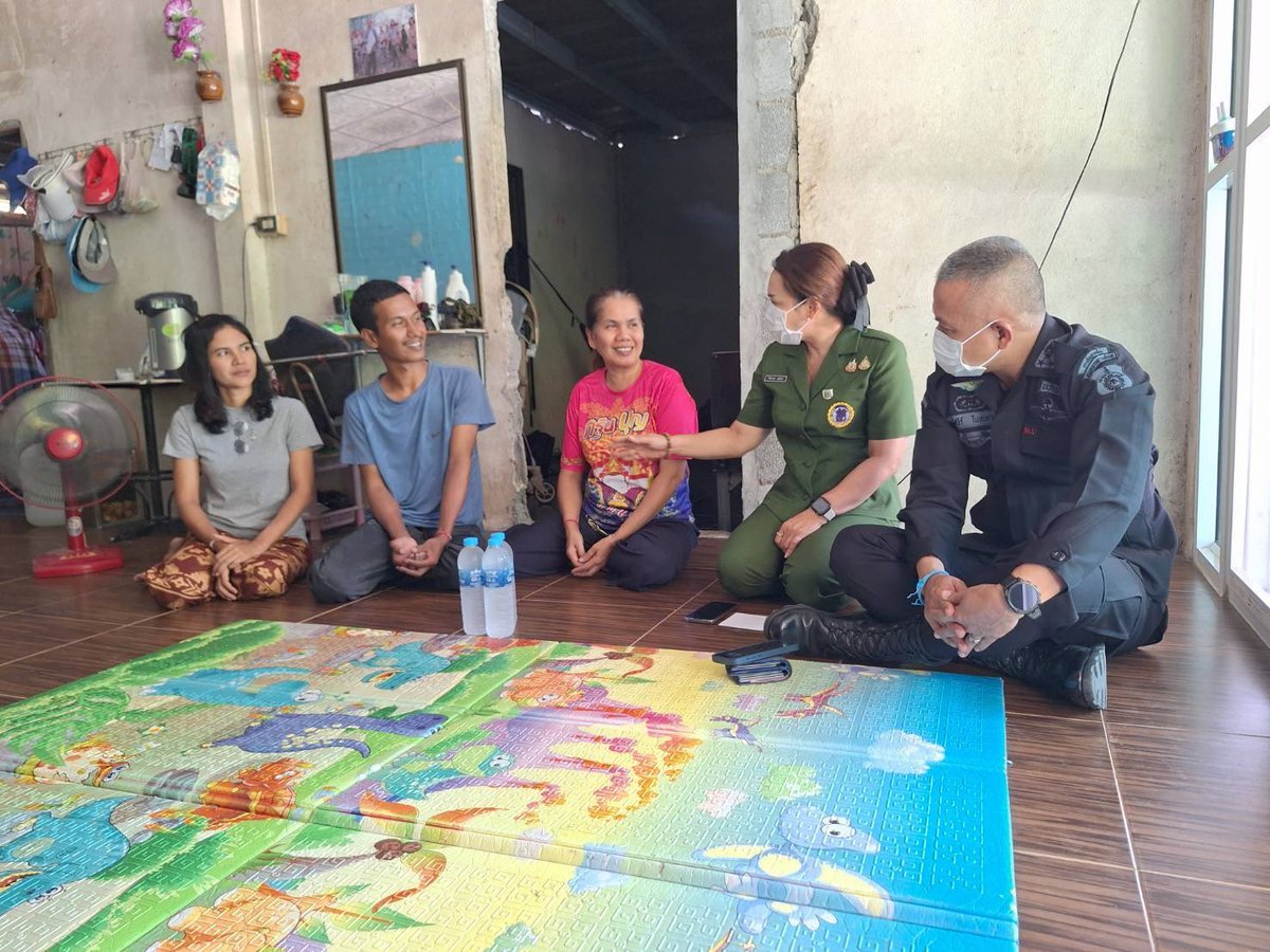 patshavee's tweet photo. เยี่ยมกำลังพลและครอบครัว https://t.co/akYhH0ajde