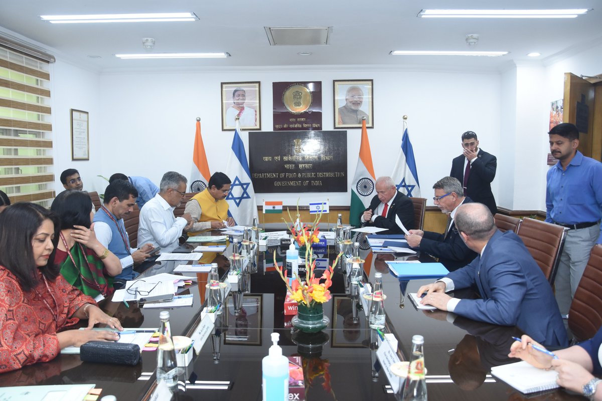 Strengthening ties for a sustainable future! 

Hon'ble Union Minister of Consumer Affairs, Food &amp; Public Distribution Shri Pralhad Joshi, met H.E. Mr. Avi Dichter, Hon'ble Minister of Agriculture and Food Security of Israel, to discuss collaboration opportunities in food security