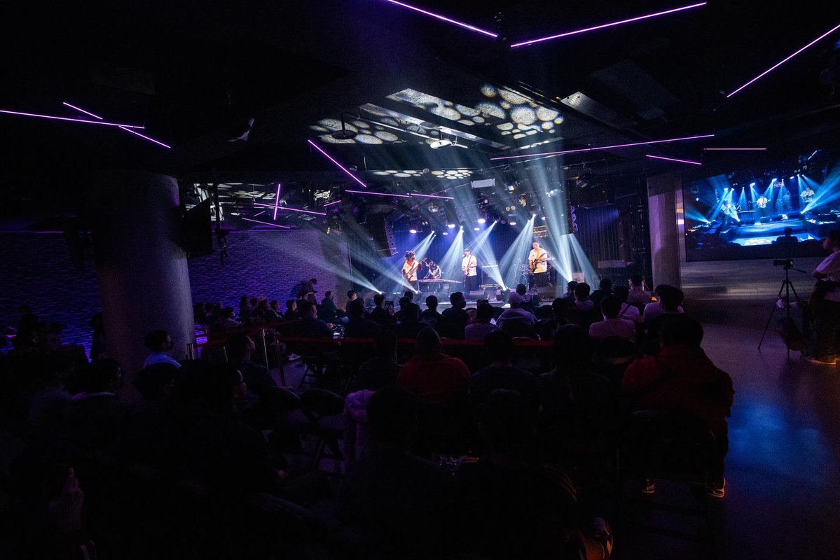 ✊🐶🎸
#二足步行TwinTrails #一鹿向光
 
📷言若