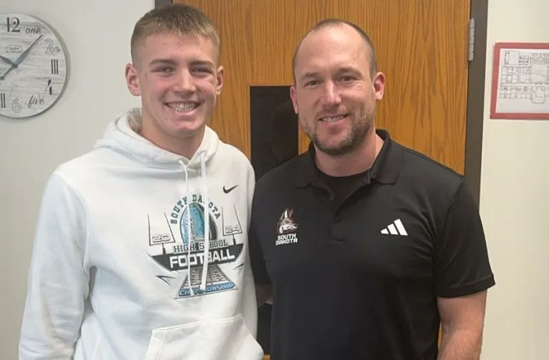 We dive into some 9-man prospects out of NE South Dakota that stood out on tape in last night's tape session

Hamlin, Esteline-Hendricks, and Florence-Henry athletes are all on this list below

prepredzone.com/2025/04/northe…