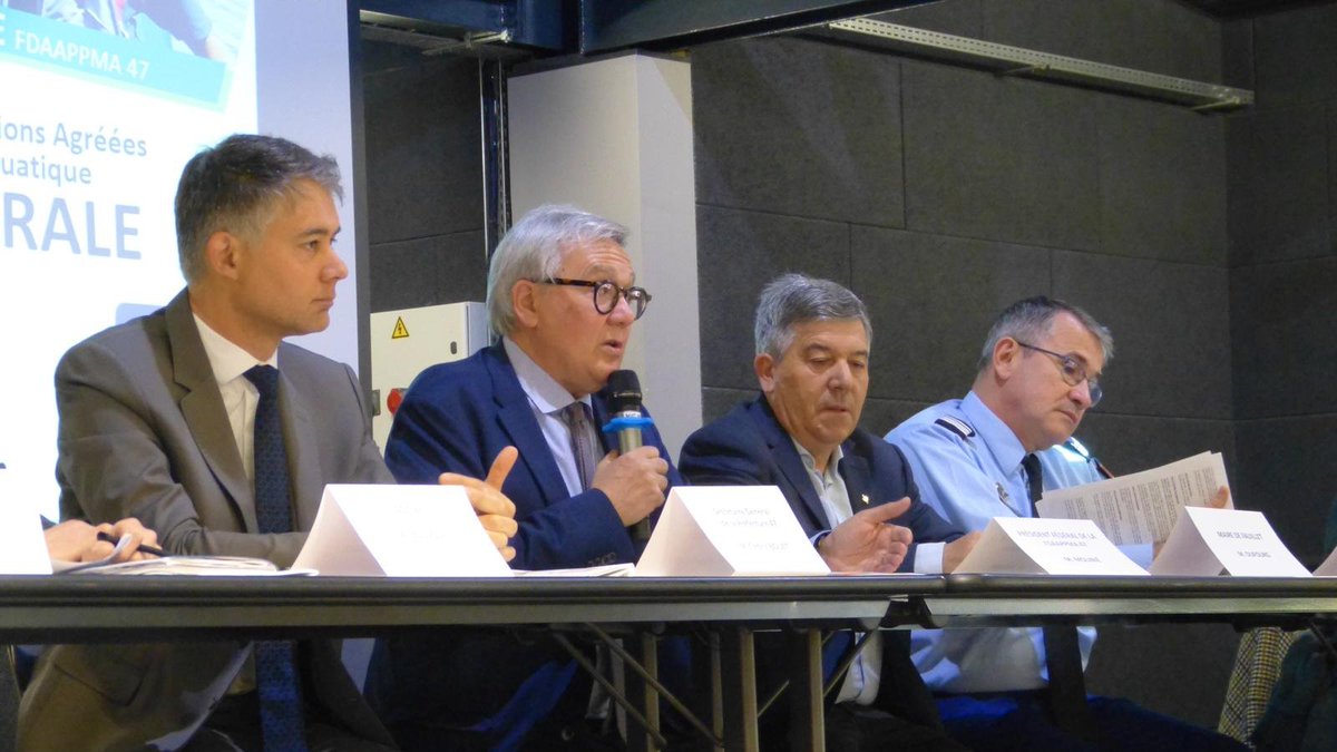 Prefet47's tweet image. #assembléegénérale #pêche l Cédric BOUET, secrétaire général de la préfecture, a clôturé samedi 5 avril l'assemblée générale de la fédération départementale de la pêche, organisée avec le concours de l'AAPPMA de Fauillet.

Il a félicité la #FDAAPPMA47 pour son action en faveur de