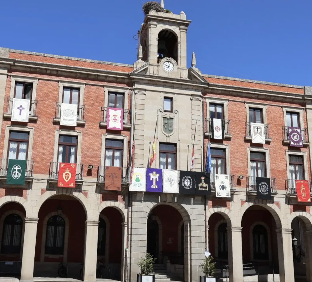 SSdeZamora's tweet photo. ⌛️¡Ya están puestos los reposteros!⌛️ https://t.co/sankbucoGx