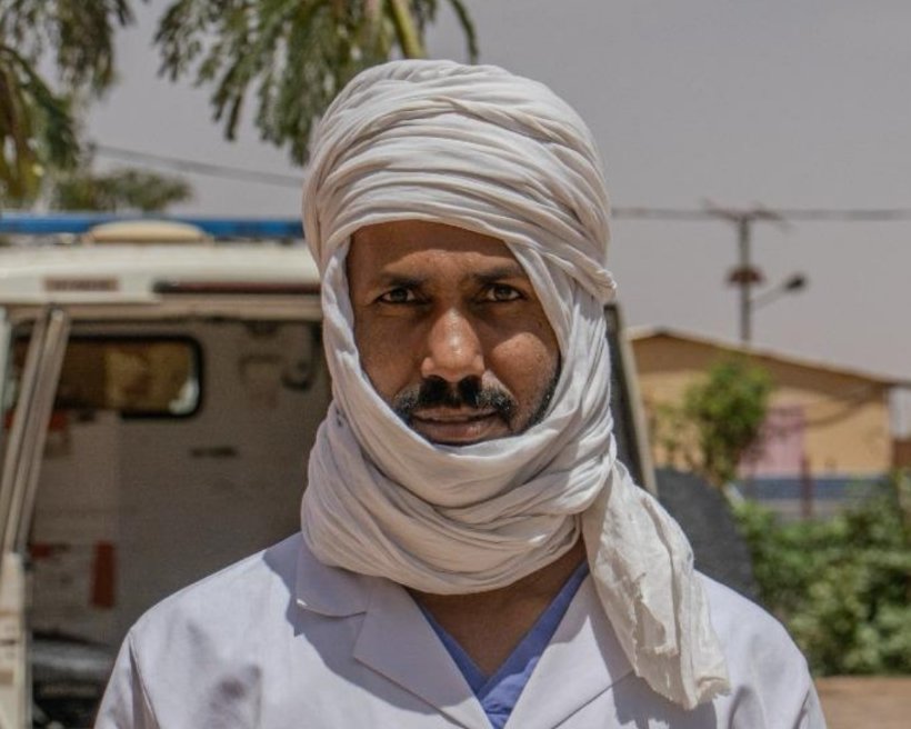 S_Cansizoglu's tweet photo. “To heal is to serve.”

Meet Mhamed Yahia—a nurse from Mauritania 🇲🇷whose journey began not with ambition for fortune, but a desire to ease pain of @Refugees and host community.

His career started as a nurse intern in 2014 and, through dedication and perseverance, he became a fully certified State Registered Nurse. 

In 2024, Mhamed took on a bold new challenge: supporting a telemedicine unit connecting patients to doctors 1,200+ km away 🖥️👩‍⚕️thanks to Sheikha Fatima Foundation 🇦🇪 and🇲🇷 Ministry of Health.

He’s the nurse and the tech behind every virtual consultation.

In a region marked by crisis, Mhamed embodied Mauritania’s soul—hospitality and humanity.

 #WorldHealthDay2025 @khaledkhalifa @UNHCRPartners