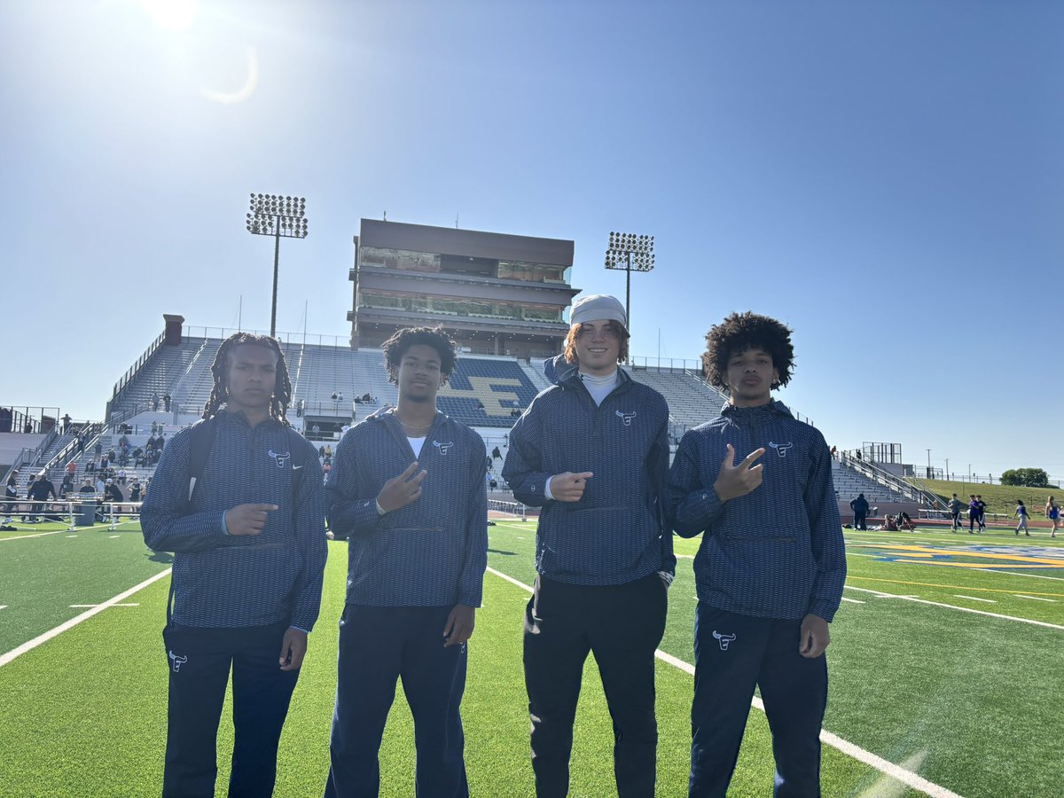 AnitaJack717's tweet image. District Track Meet
🥇4x100  and 🚨New School Record🚨- 41.29
🥇4x200 - 1:28.14
🥇4x400 - 3:27.83
Up next…AREA on Thursday! So proud of these boys and all their hard work!Let’s go Mavericks! 💙🤘🏽🩵
@BlakeGMcLane @2LawrenceEllis @EHSMavs_TrackXC @preshaallenjr @xlv_jayson