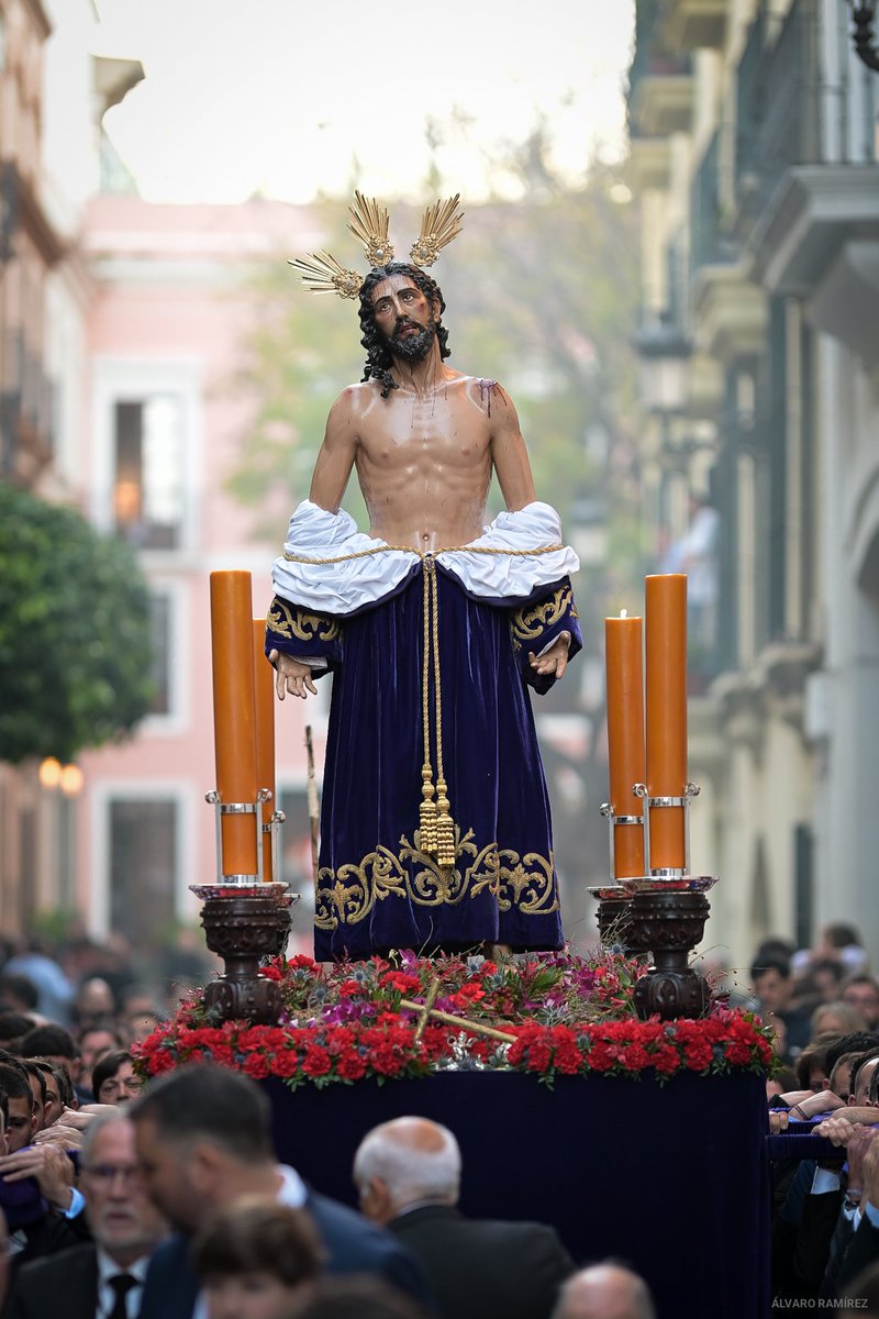 GrandeDeLeon's tweet photo. ✝️ 𝑽𝒊́𝒂 𝑪𝒓𝒖𝒄𝒊𝒔 | Nuestro Padre Jesús Despojado 
⛪️ Hermandad de Jesús Despojado 
📍 Sevilla 

📷 Álvaro Ramírez 

#ElArteEnLasManos #vestidor #tradicion
#vestimenta #arte #sevilla #andalucia https://t.co/X4fbbVRAJM